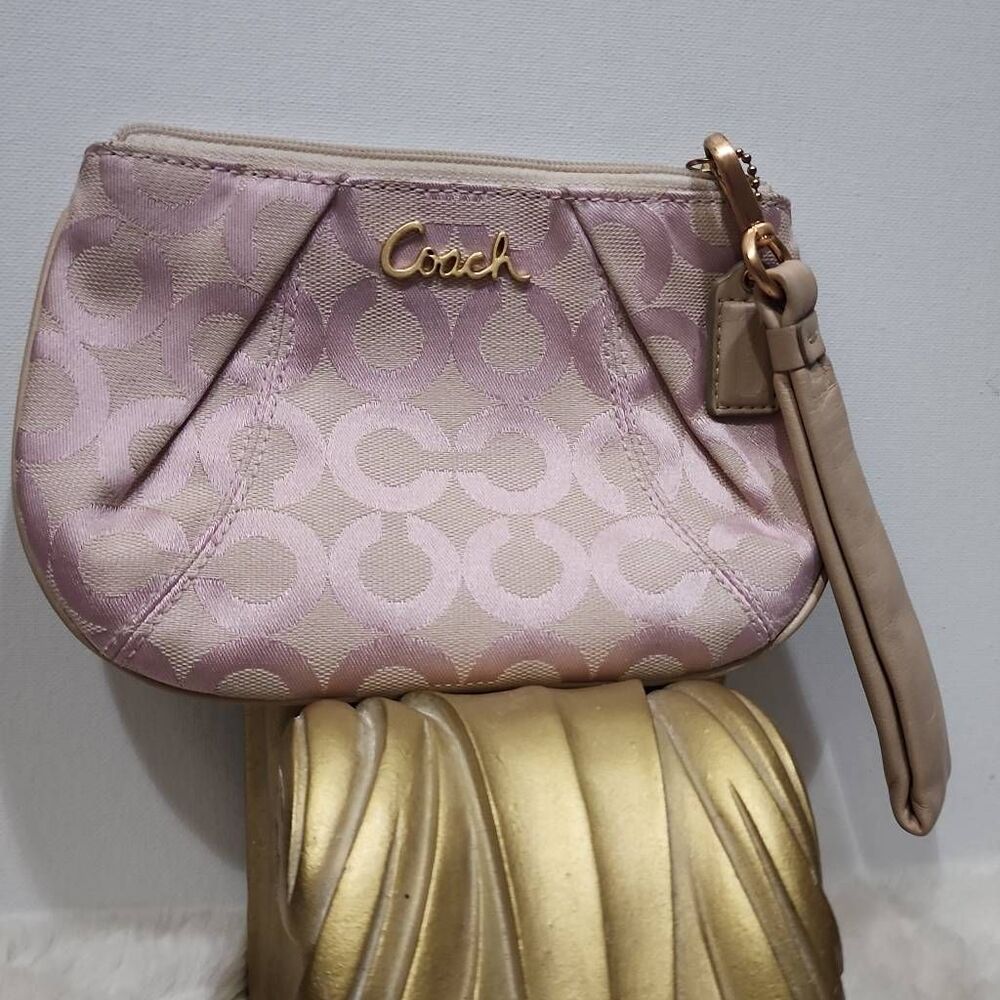 Coach Signature Parker OP Wristlet Pink
